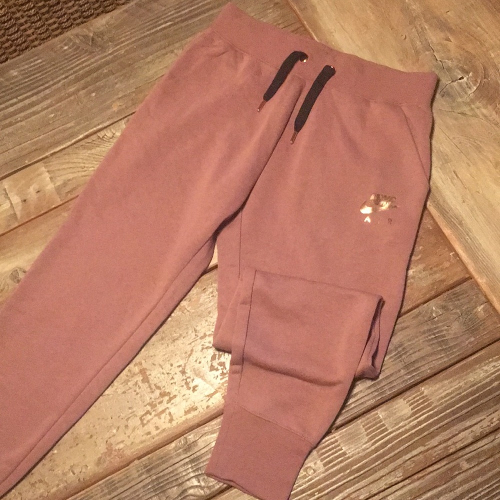 Nike sweat pants 💗🖤❤️